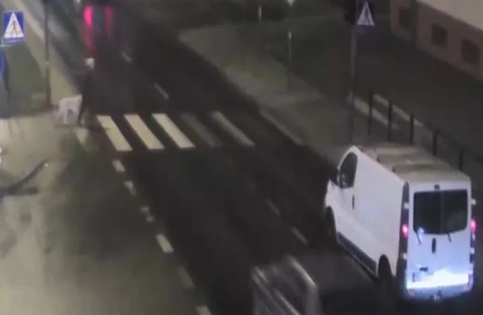 {W Olsztynie doszło do groźnego wypadku – kierowca na przejściu potrącił 55-letnią kobietę.}